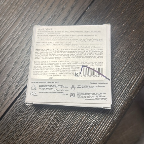 New HUDA BEAUTY GLOWISH Luminous Pressed Powder Shade 10 Deep Tan - Picture 4 of 4